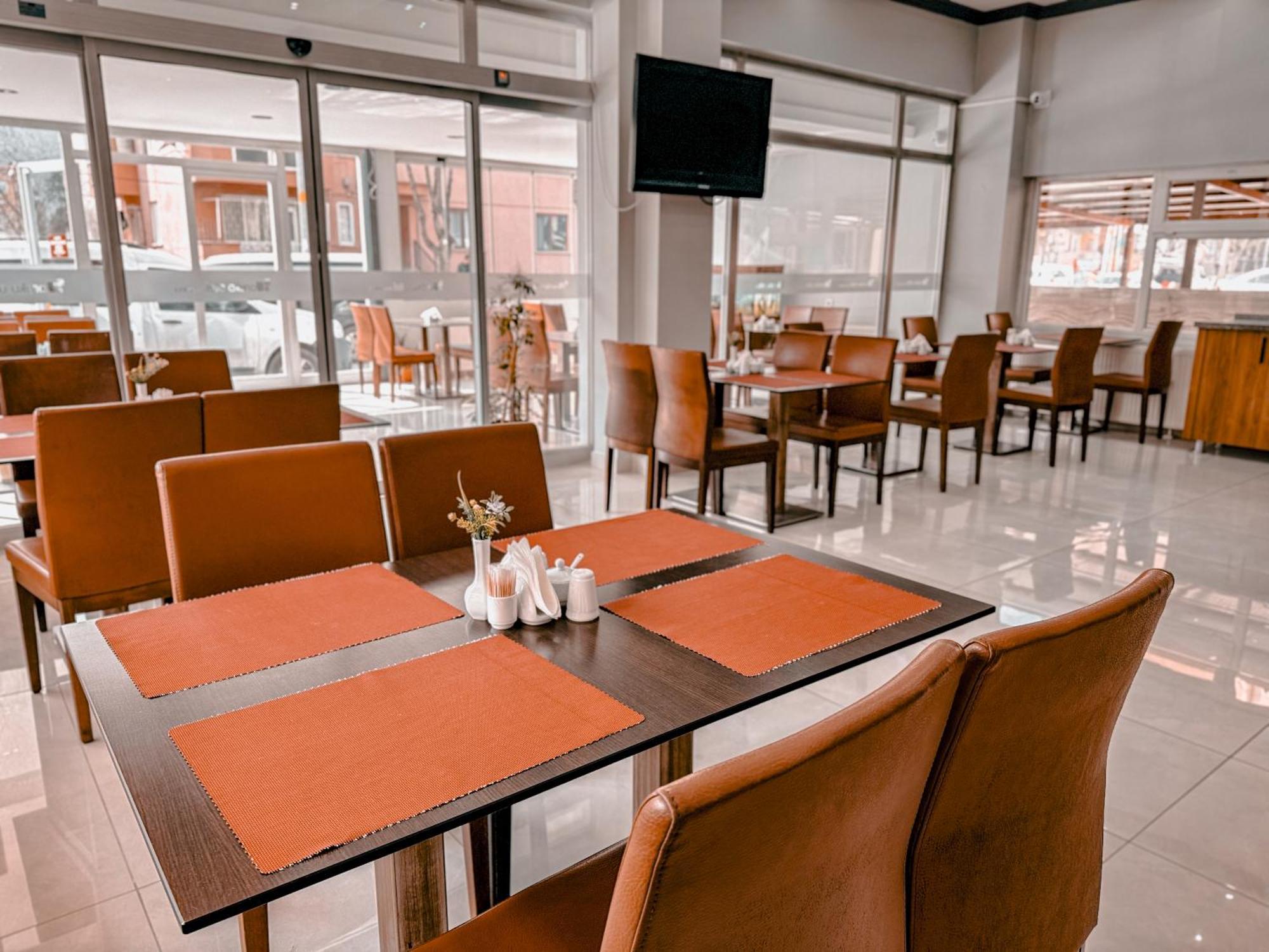 Oreko Express افيون المظهر الخارجي الصورة